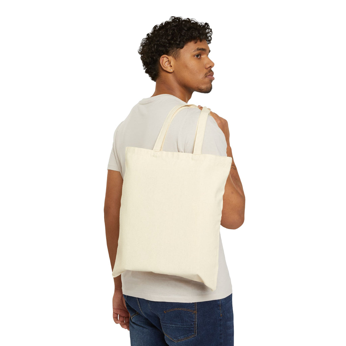 Person carrying the Cove tote, plain back side showing